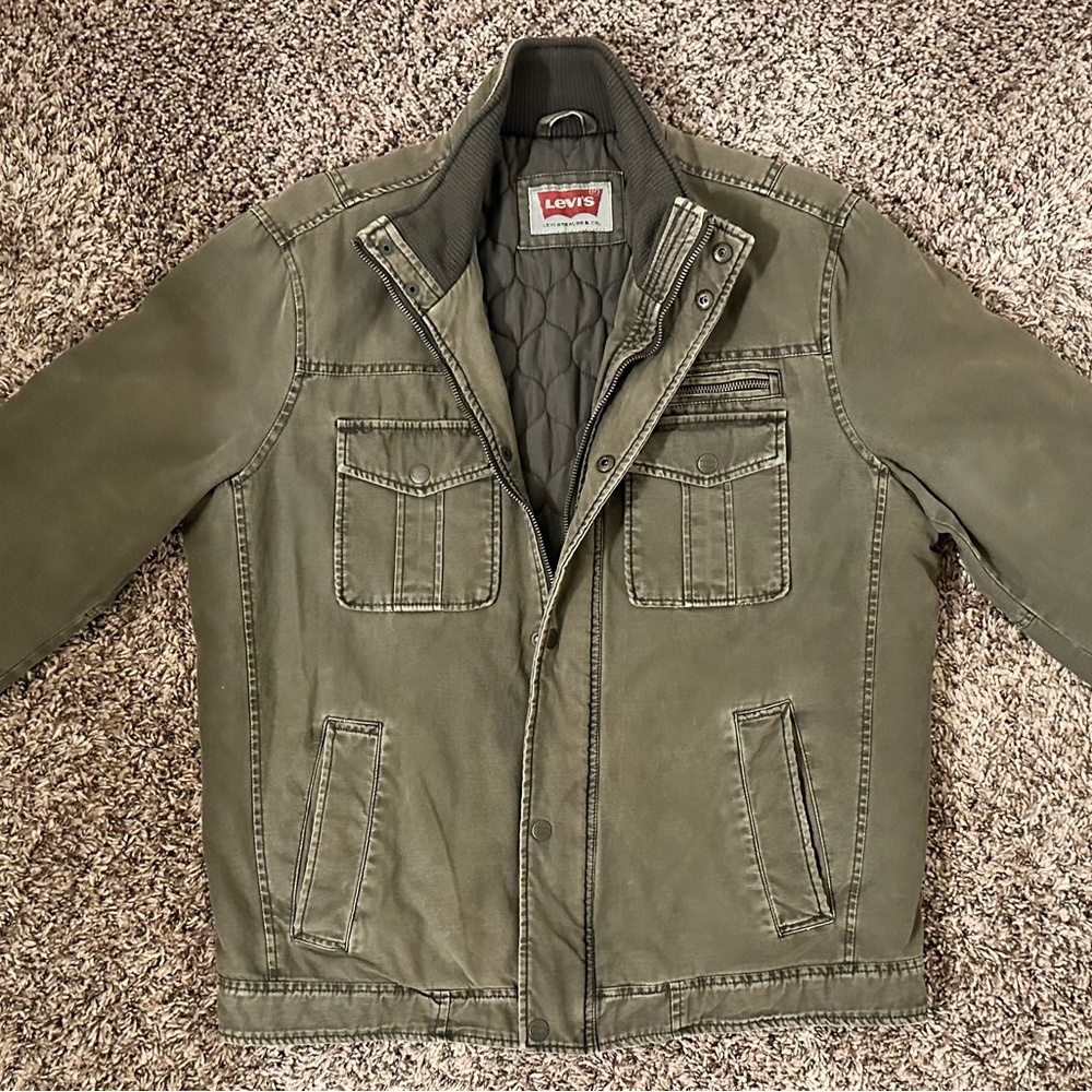 Levi’s Men’s Size M Army Green Quilted Jacket